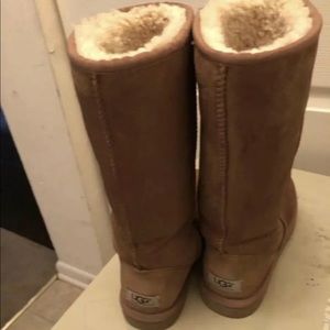 Woman uggs size 8